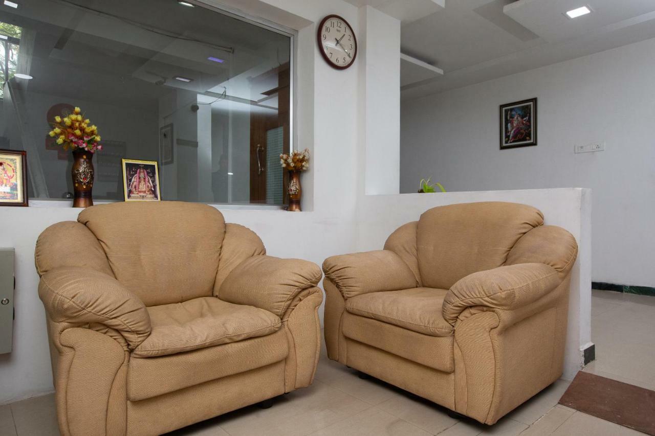 Hotel Oyo 26947 The Lavish 3*